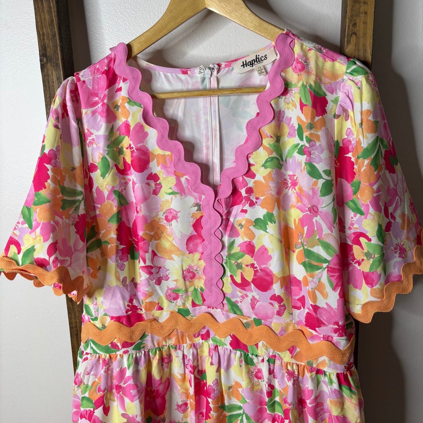 Colorful Floral Ruffle Dress with Scalloped Trim – Perfect for Spring & Summer