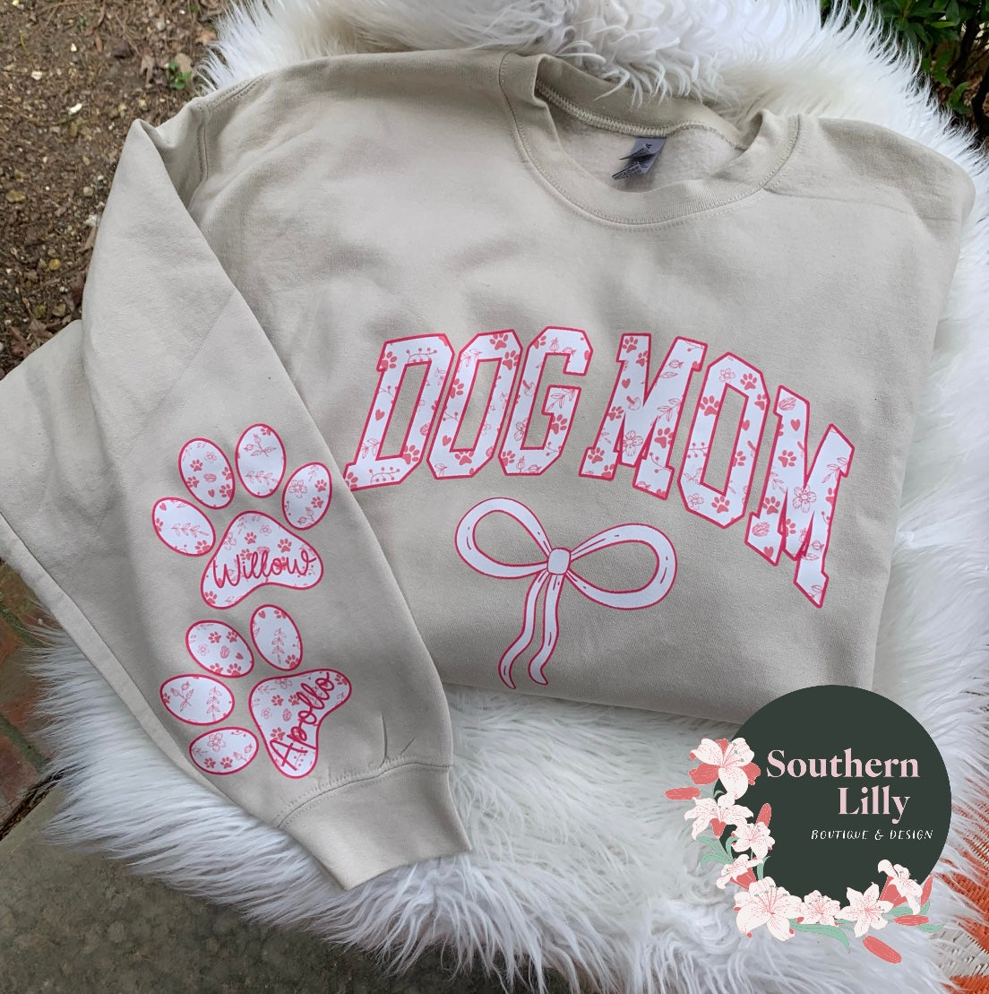 Dog Mom Coquette Bow Custom Paw Gildan Sweatshirt