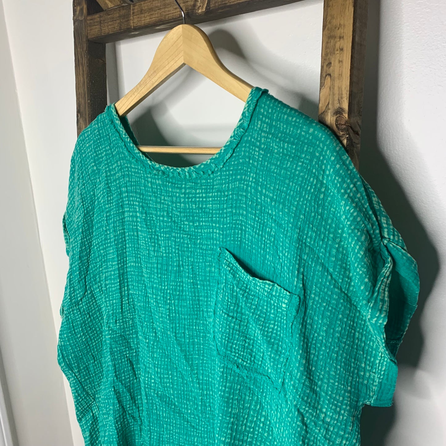 Easel Gauze Pocket Oversized Top S