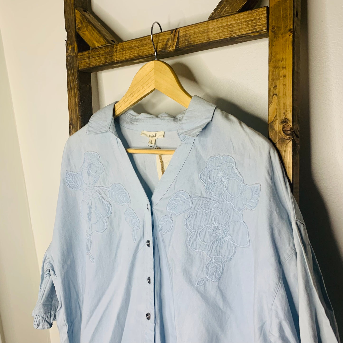 Easel Floral Embellished Chambray Blouse S