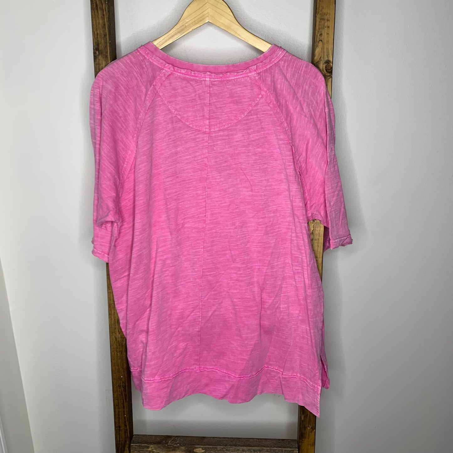 Easel V-Neck Oversized Pocket T-Shirt S