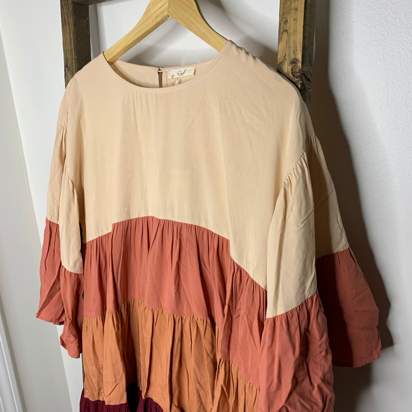 Easel Tiered Colorblock Blouse S