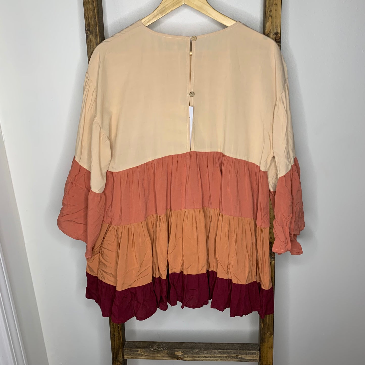 Easel Tiered Colorblock Blouse S